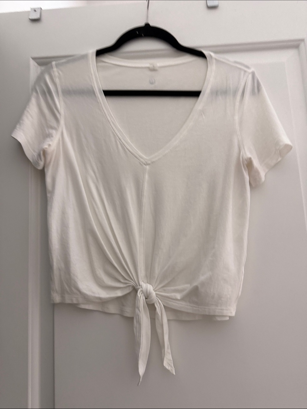 Lululemon women’s V-neck tee